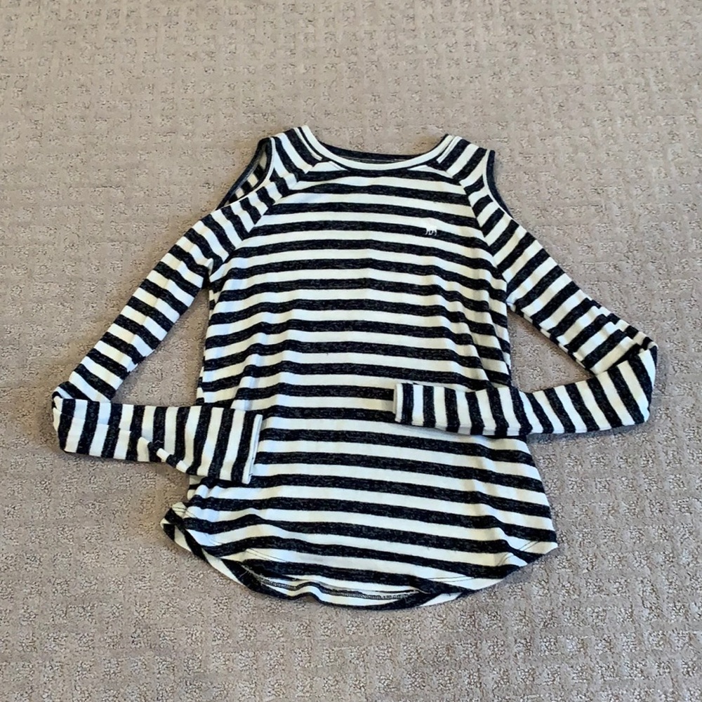 long sleeve shirt shoulder less abercrombie top